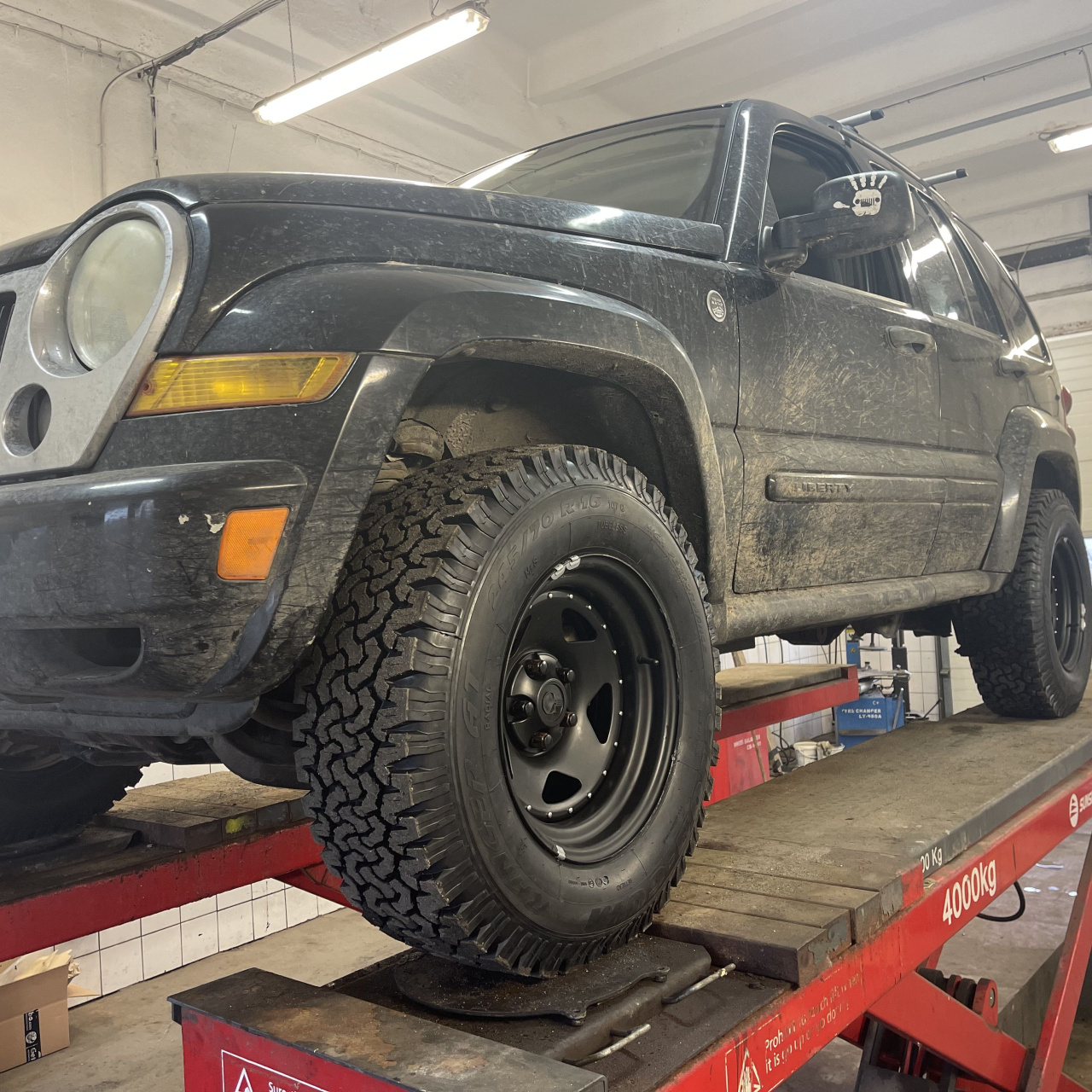 FELGI STALOWE CZARNY MAT 16X8 5X114,3 ET-10 JEEP CHEROKE