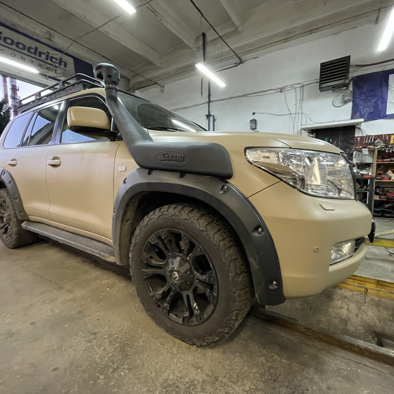 Felgi aluminiowe Fuel Vapor Black D560 20x9 5X150 ET 20 TOYOTA