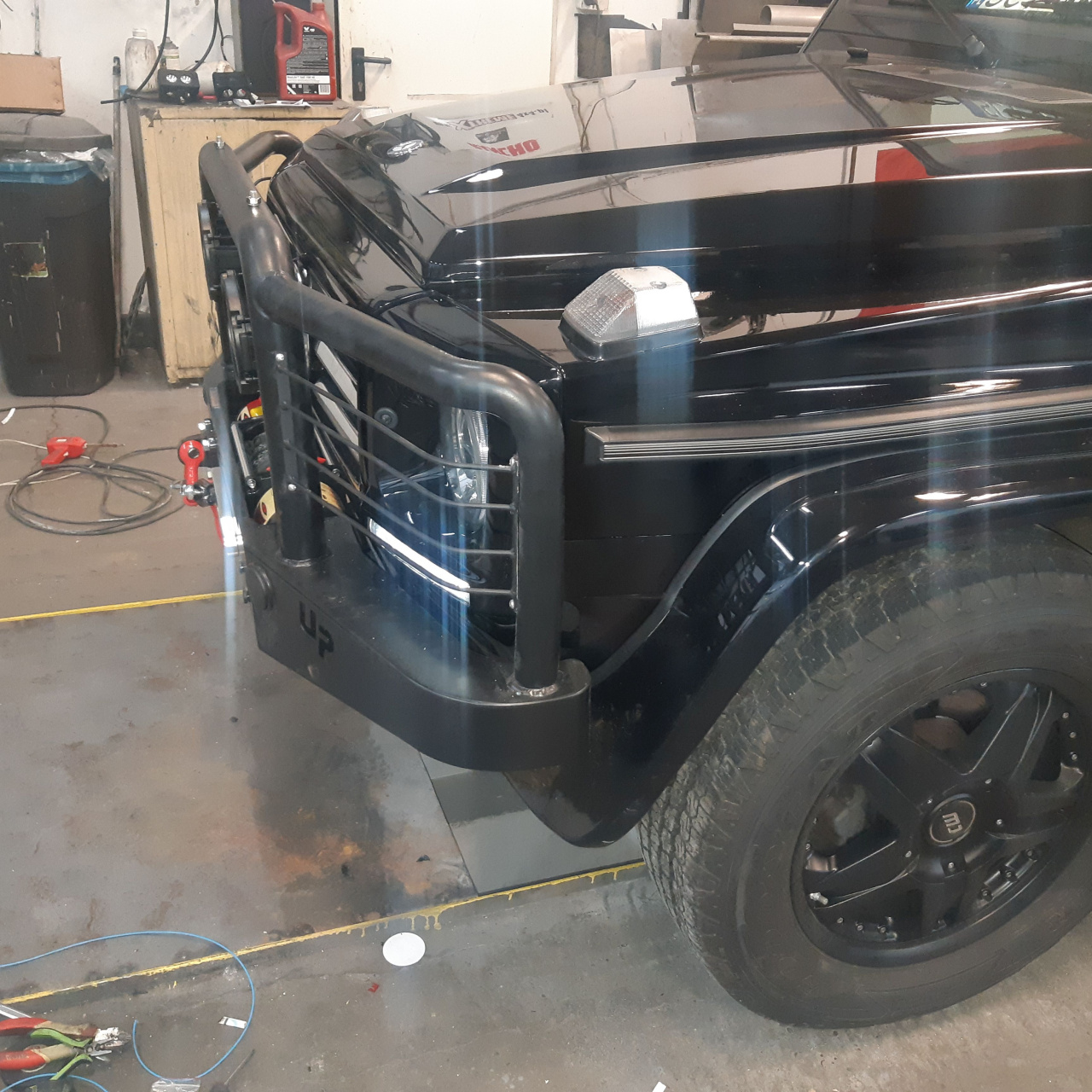 Zderzak przedni stalowy Mercedes Gelenda