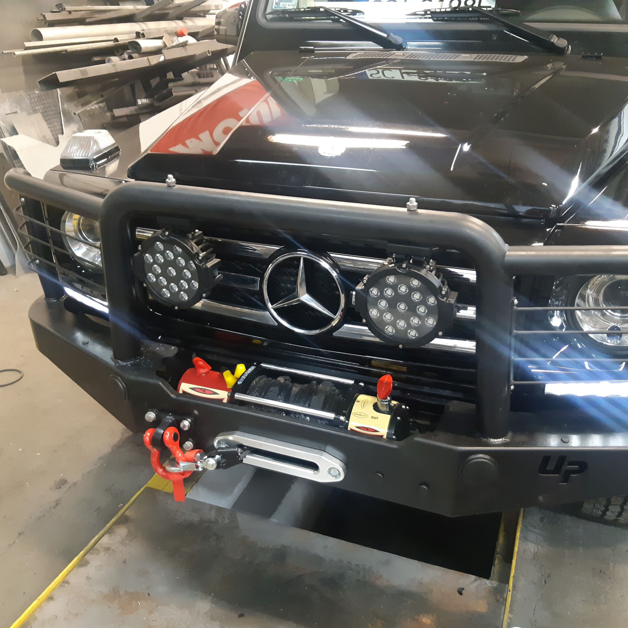 Zderzak przedni stalowy Mercedes Gelenda