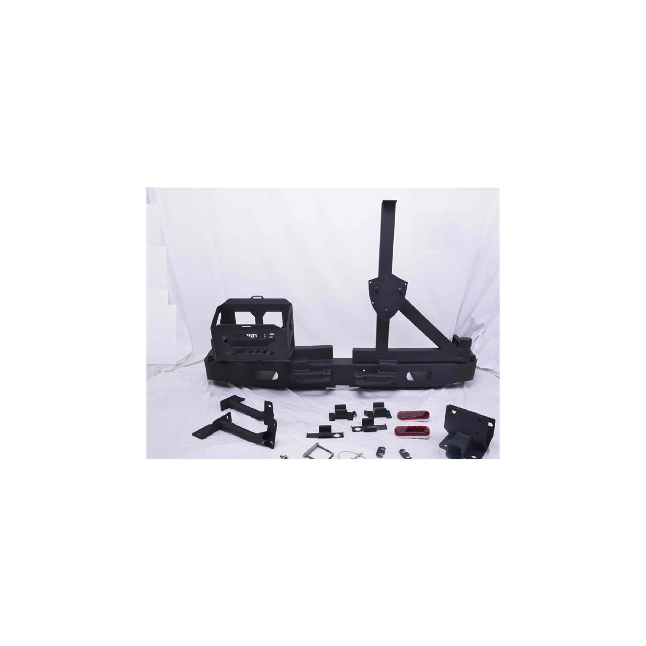 ZDERZAK TYLNY NISSAN PATROL Y61 TYLNY Z MOCOWNIEM KOŁA ZAP.