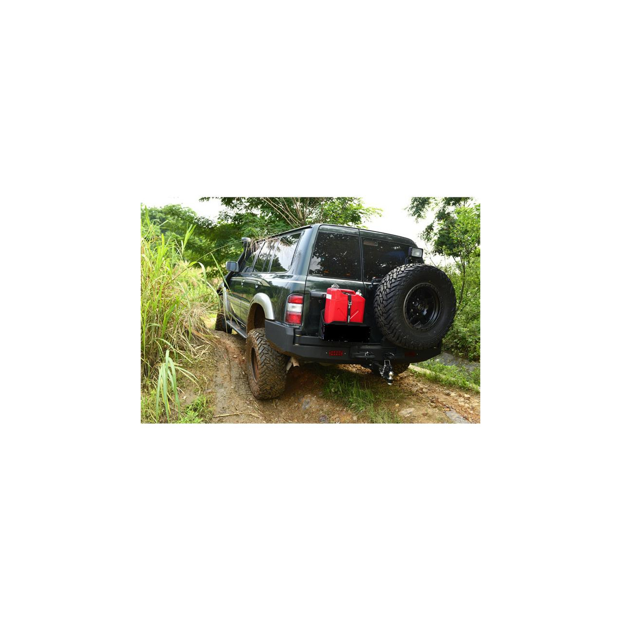 ZDERZAK TYLNY NISSAN PATROL Y61 TYLNY Z MOCOWNIEM KOŁA ZAP.