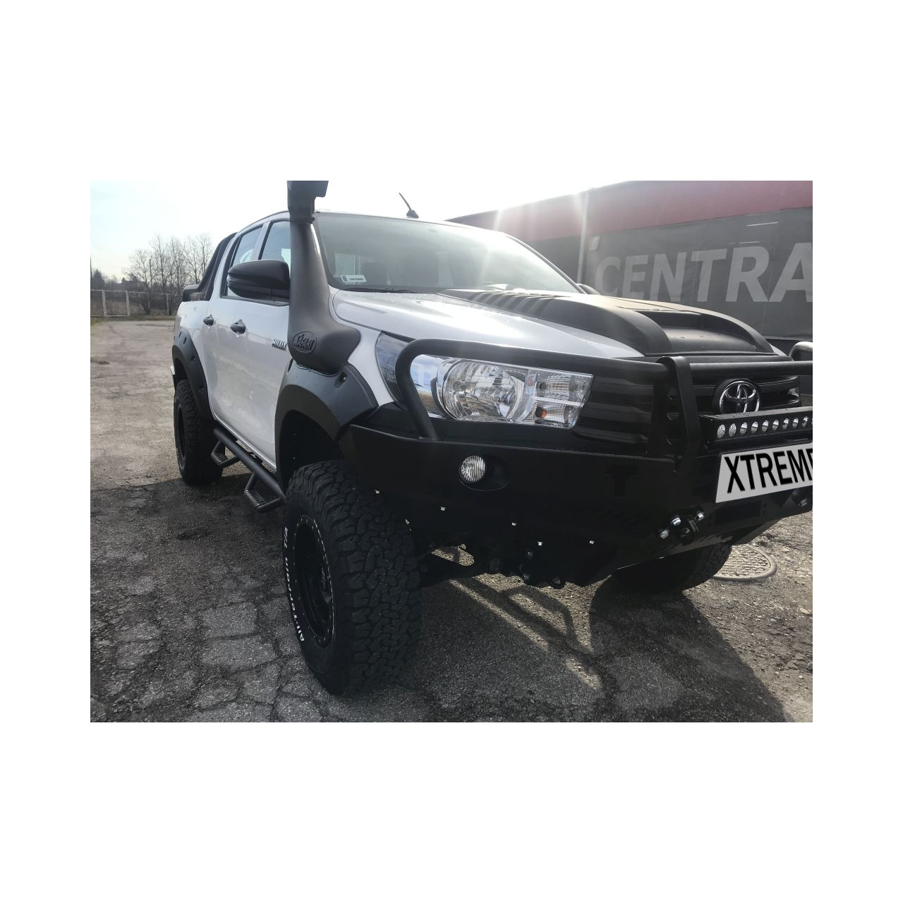 WLOT POWIETRZA NA MASKĘ TOYOTA HILUX REVO 2020-