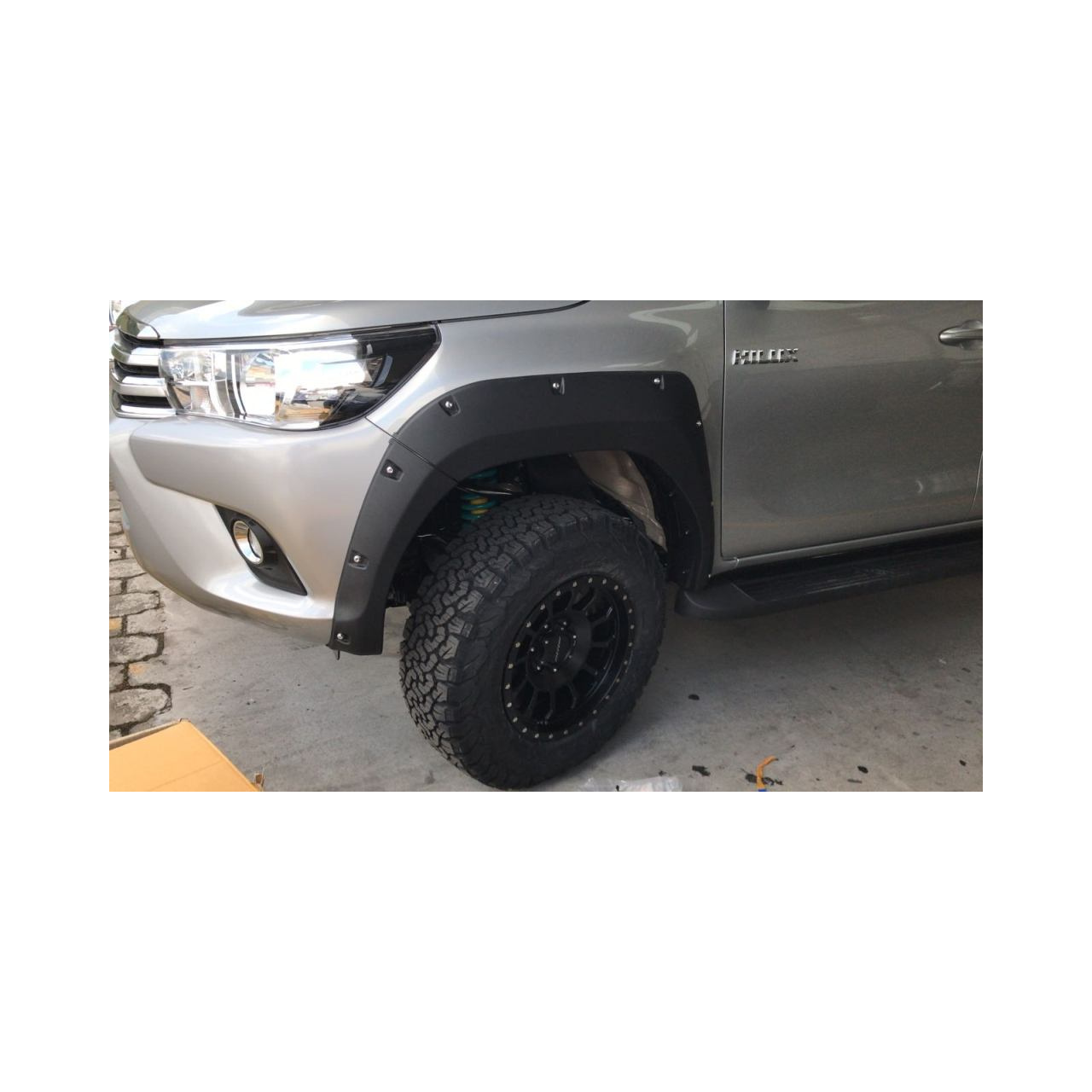 Poszerznia nadkoli, błotników SMITTYBILT - Toyota Hilux 2015+