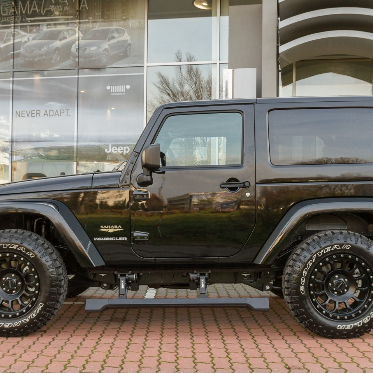 ELEKTRYCZNE STOPNIE BOCZNE JEEP WRANGLER JK 2 DRZWI 2007-