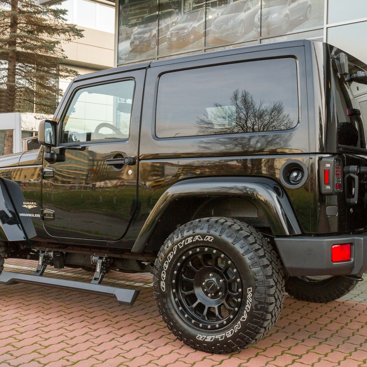 ELEKTRYCZNE STOPNIE BOCZNE JEEP WRANGLER JK 2 DRZWI 2007-