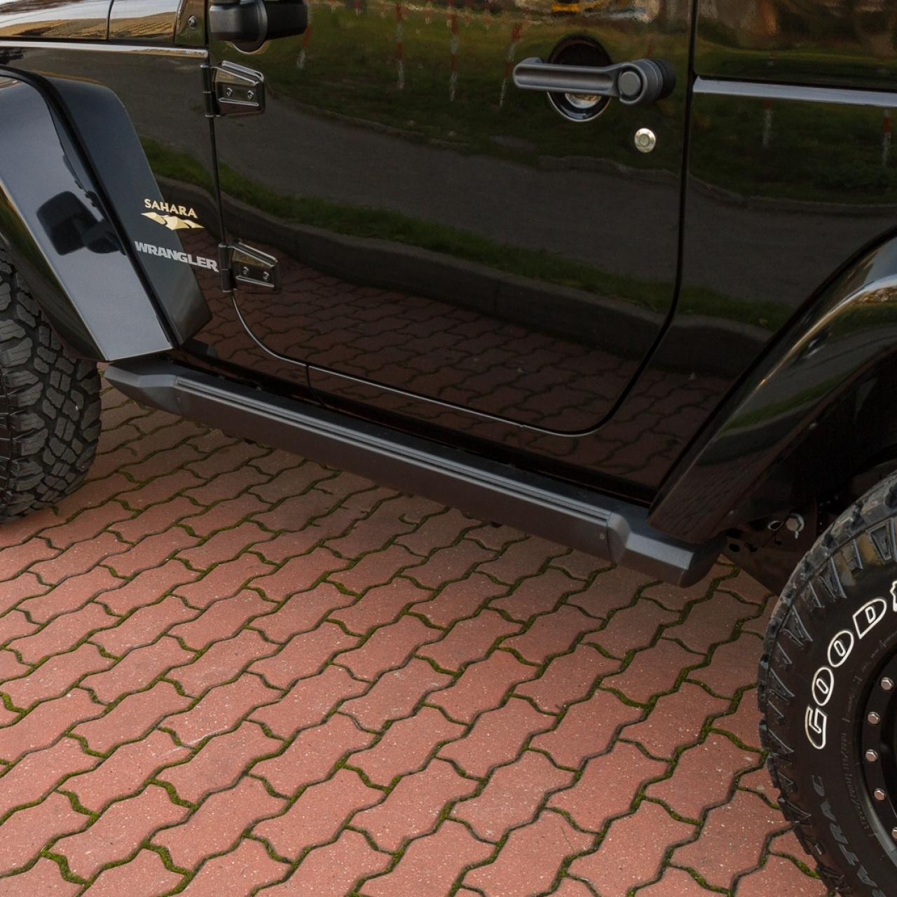 ELEKTRYCZNE STOPNIE BOCZNE JEEP WRANGLER JK 2 DRZWI 2007-