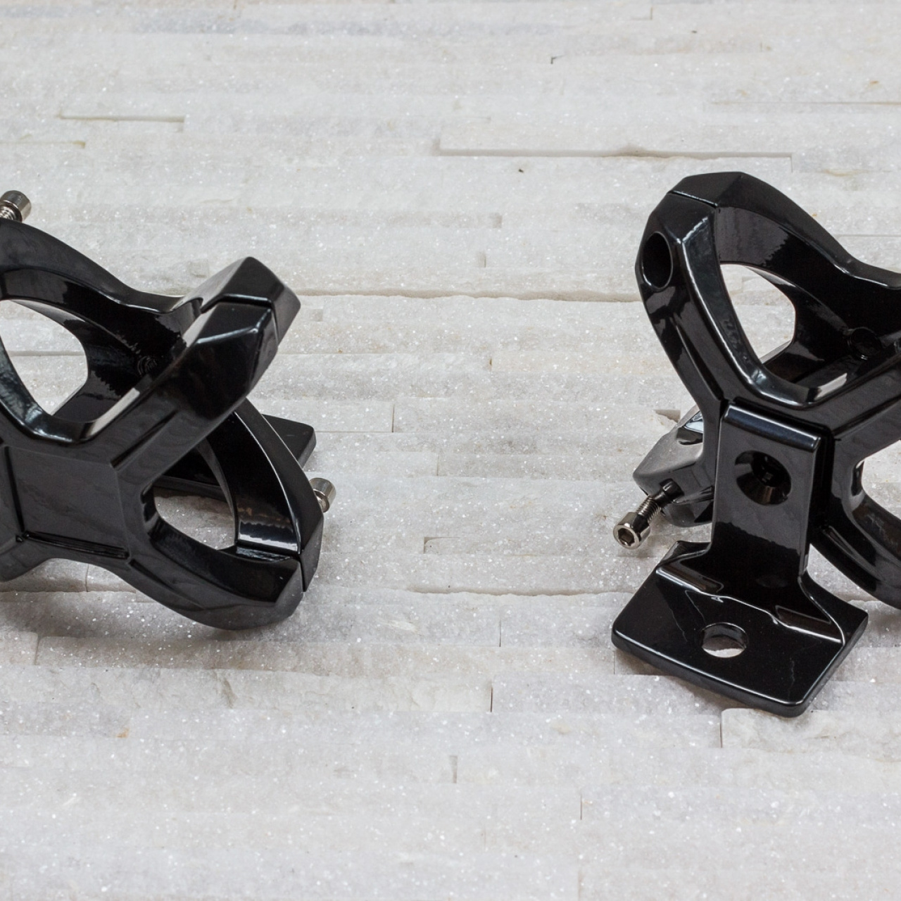  Mocowania świateł dodatkowych do orurowania o grubości od 2 do 3 cali - komplet 2 sztuk