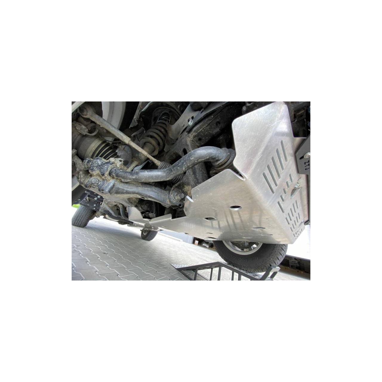 Komplet 2 aluminiowych płyt osłonowych do Toyota LC150