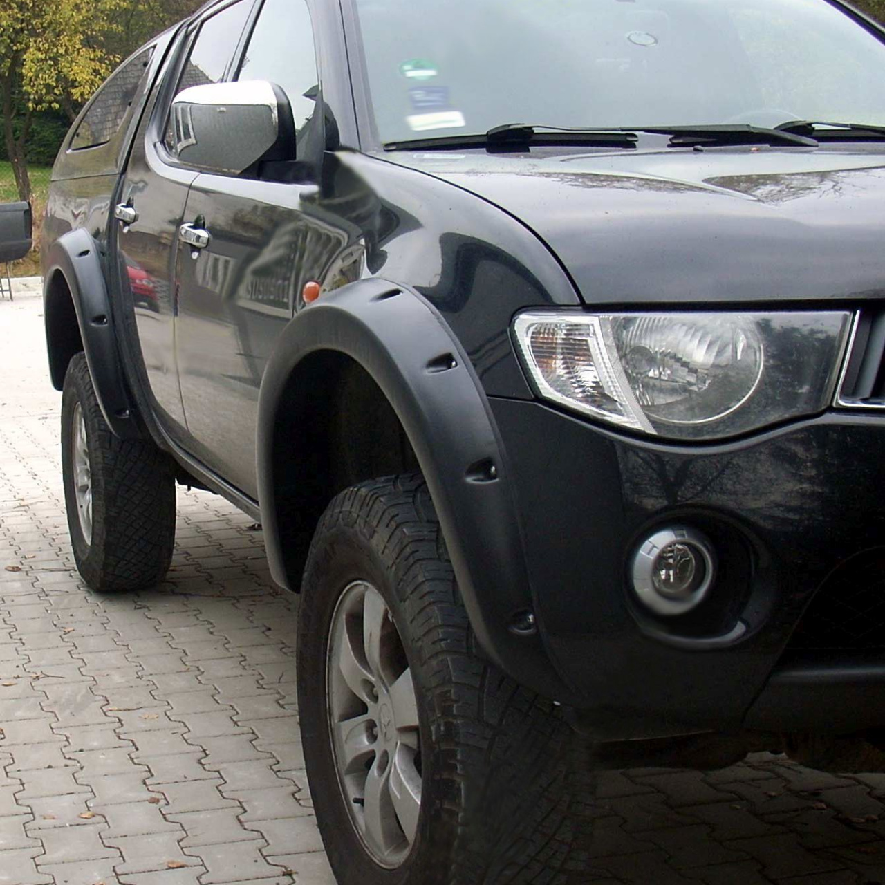 POSZERZENIA BŁOTNIKÓW 10CM MISUBISHI L200 2006 - 2015