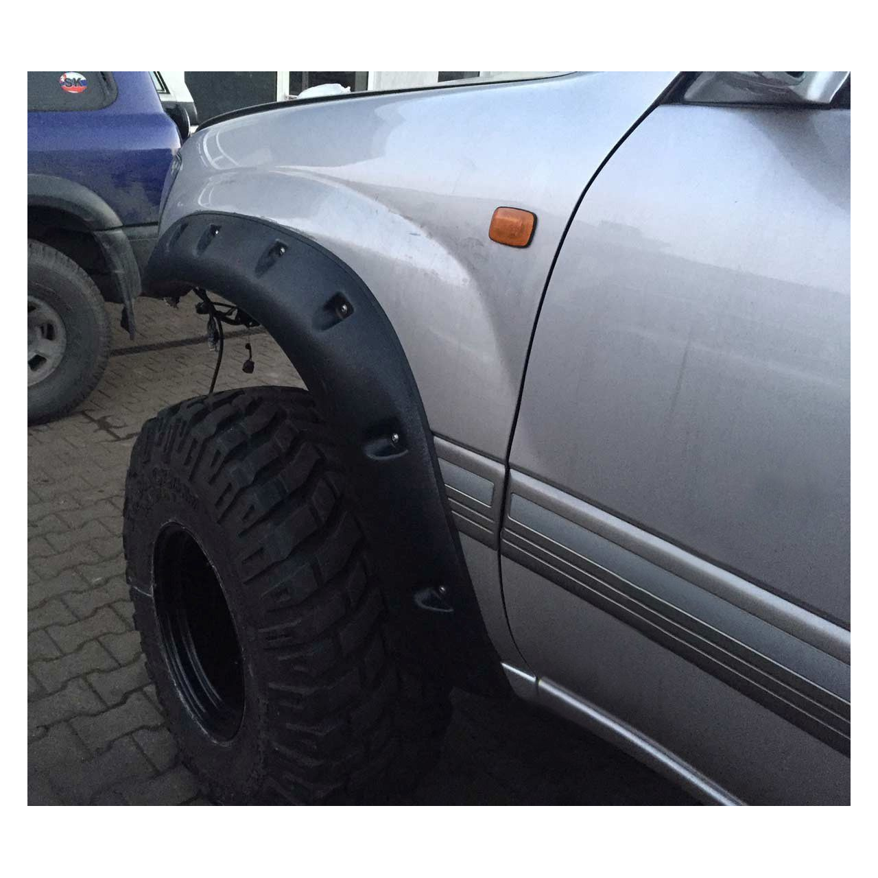 POSZERZENIA BŁOTNIKÓW 10CM TOYOYA LC100 1998-2007