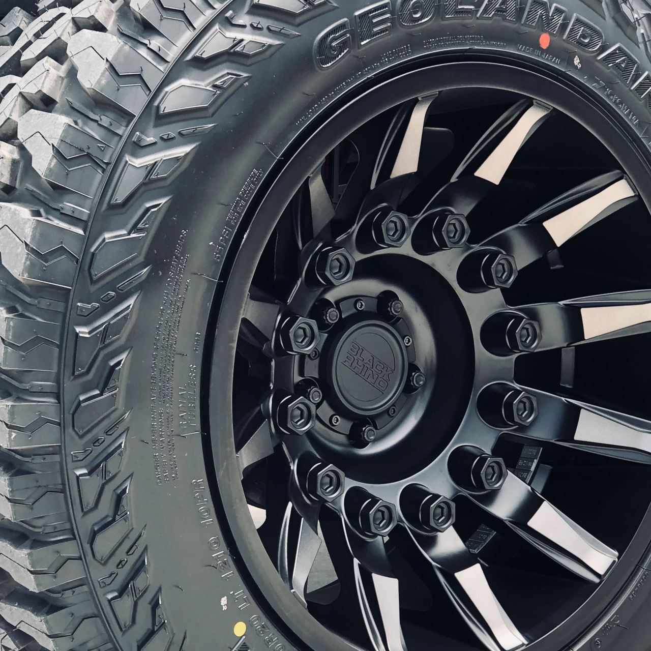 Felga aluminiowa Black Rhino Misson 9,5x20 5x139,7 ET2 - Dodge RAM