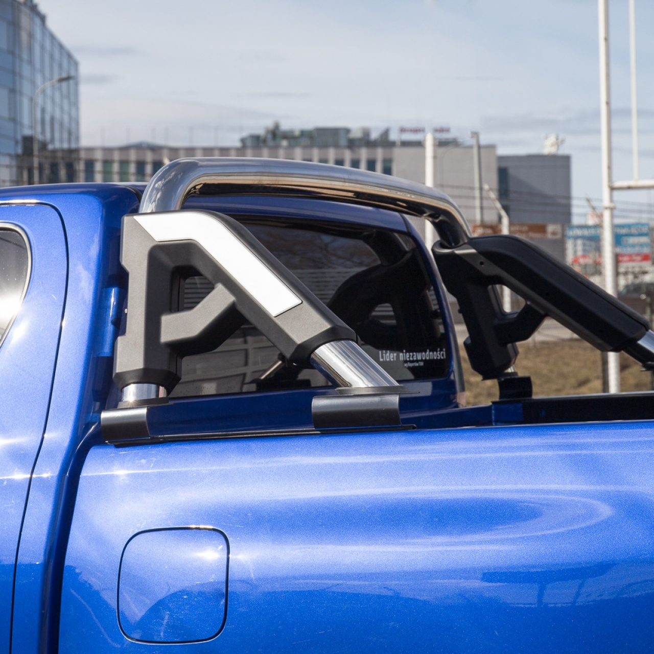 ORUROWANIE PAKI SKRZYNI ŁADUNKOWEJ TOYOTA HILUX 2015+