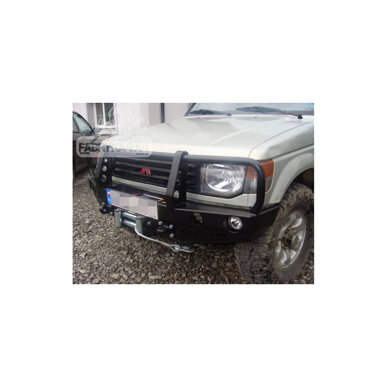 Zderzak przedni z bullbarem do Mitsubishi Pajero 2 1991-99