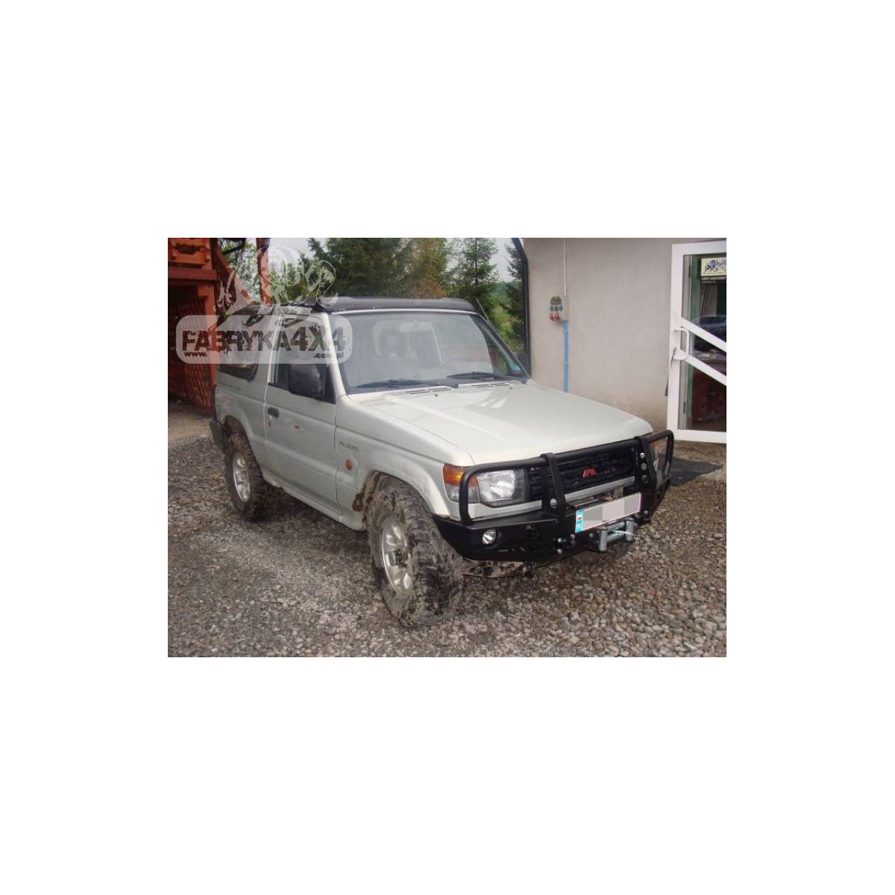 Zderzak przedni z bullbarem do Mitsubishi Pajero 2 1991-99