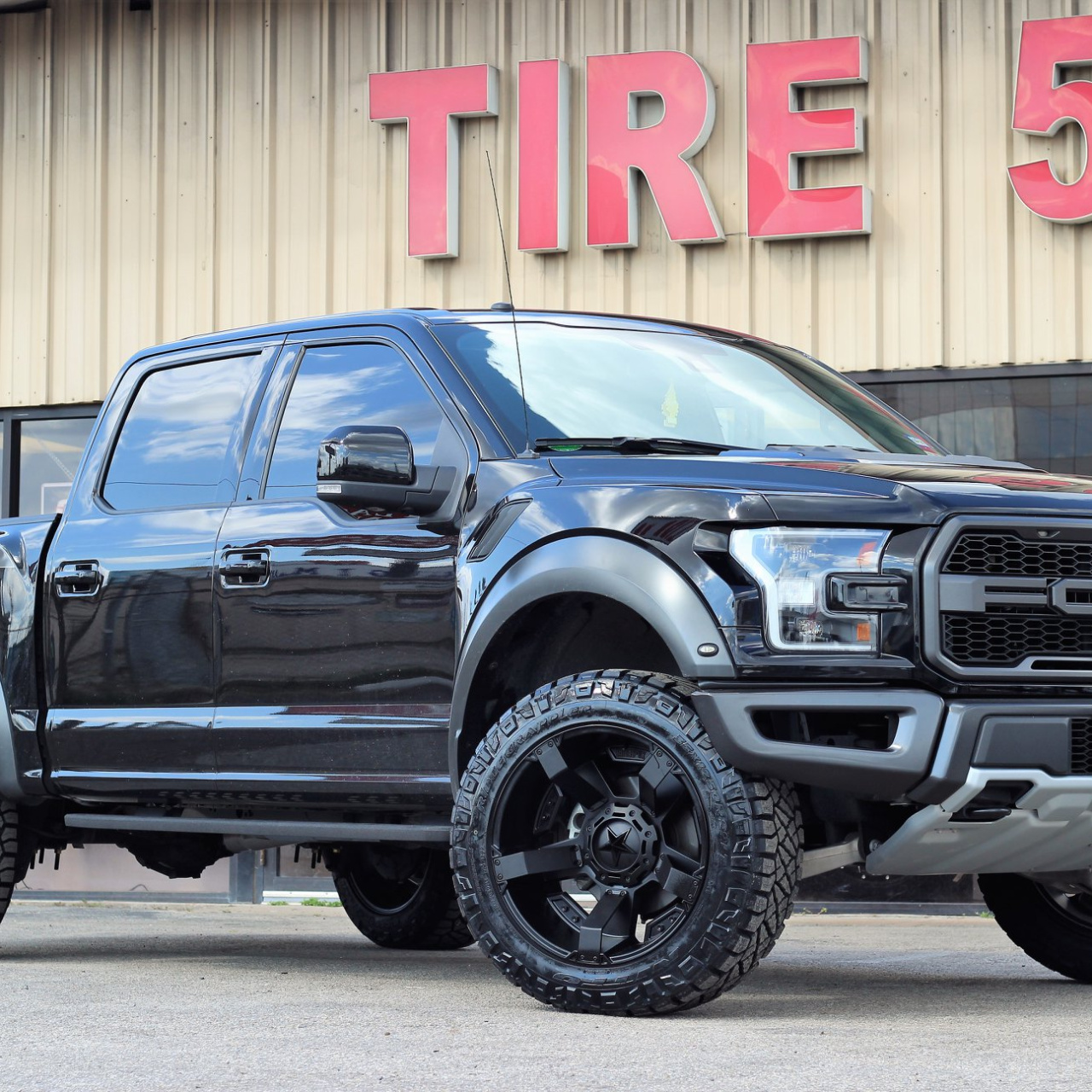 Felgi aluminiowe Rockstar XD811 18x9 6x135/6x139,7 ET30 FORD F150  ISUZU D-MAX Toyota