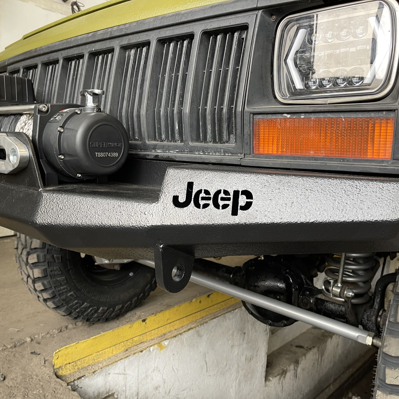 Zderzak przedni Jeep Cherokee XJ