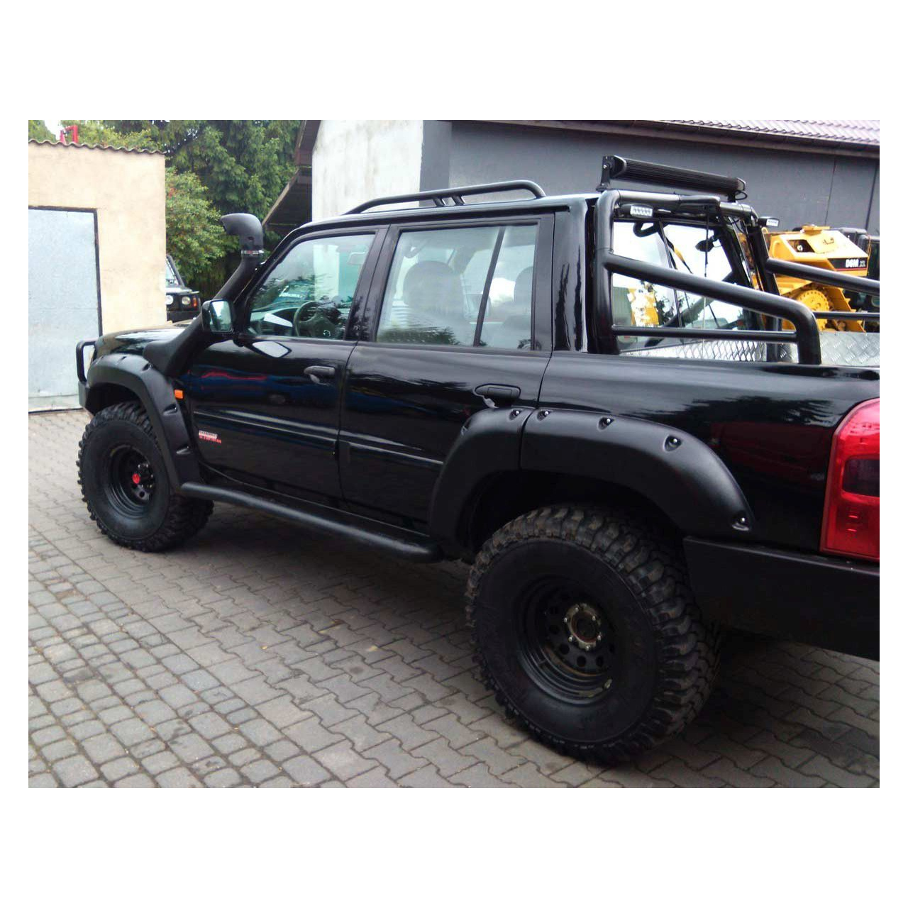 POSZERZENIA BŁOTNIKÓW NISSAN PATROL Y61 GU4 5D 2004-