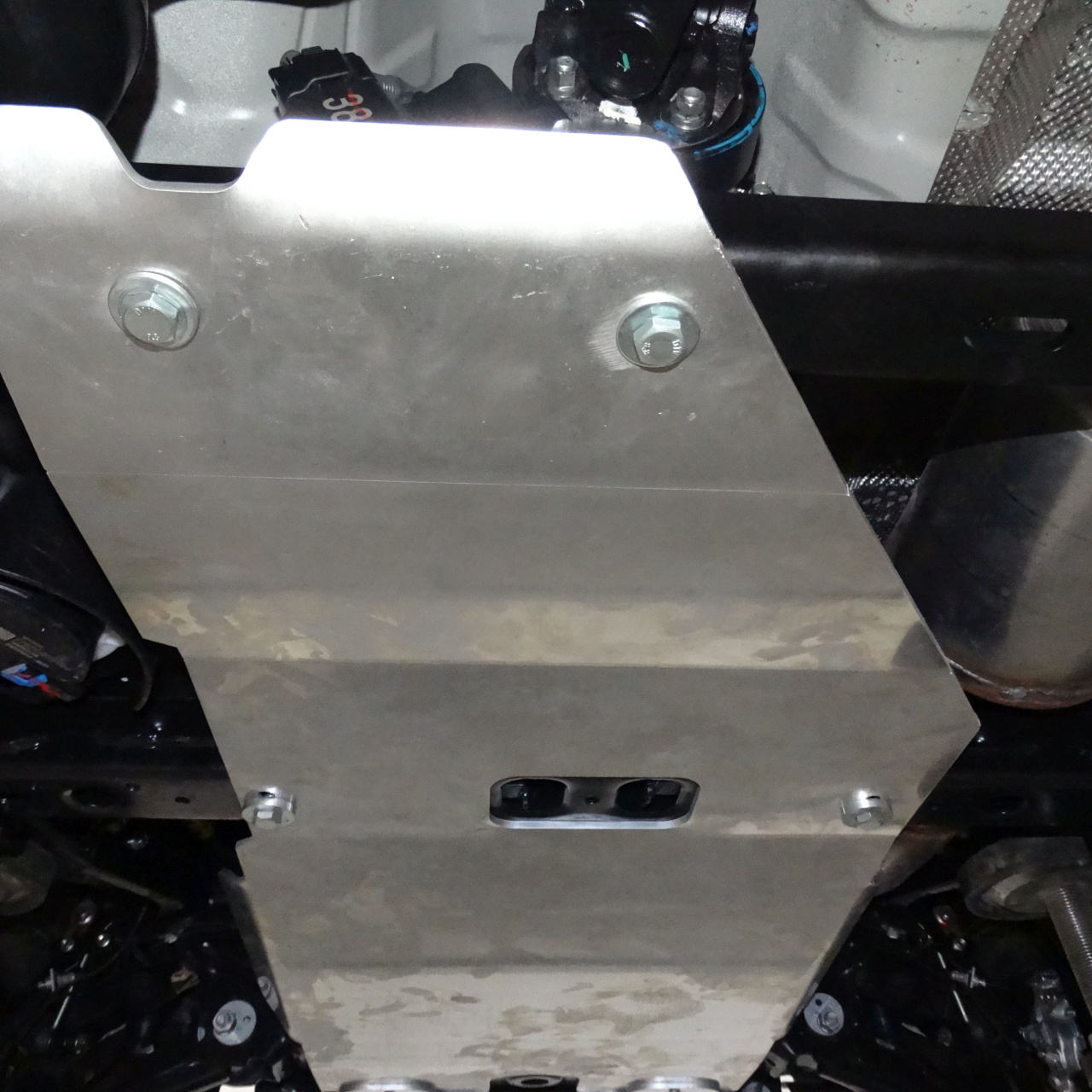 OSŁONA SKRZYNI BIEGÓW I REDUKTORA ALUMINIOWA Toyota Hilux Revo 2016+