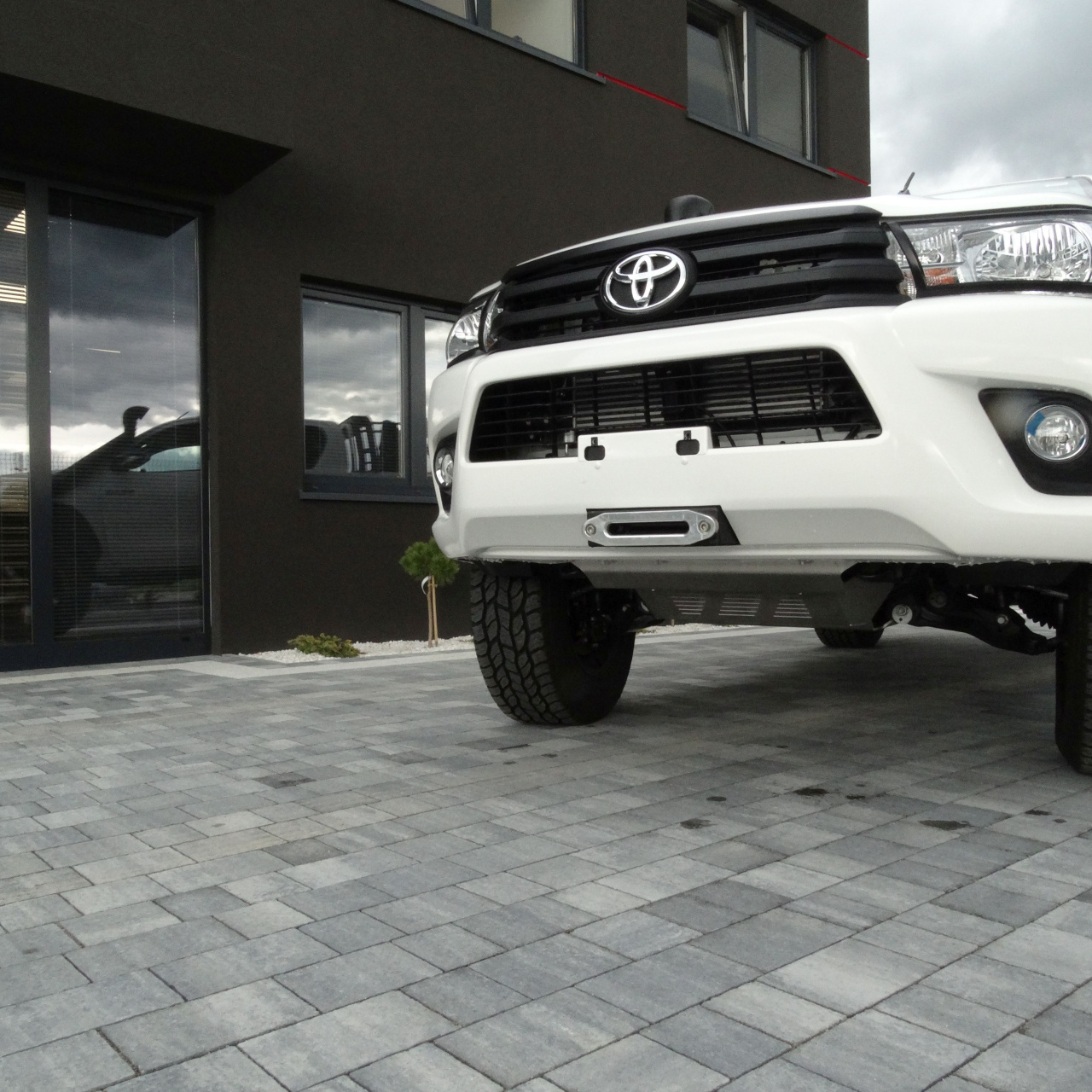 PŁYTA POD WYCIĄGARKĘ Toyota Hilux Revo