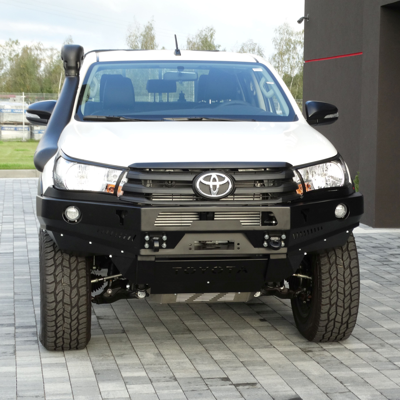 ZDERZAK PRZEDNI BEZ BULLBARA DO TOYOTY HILUX REVO 2016