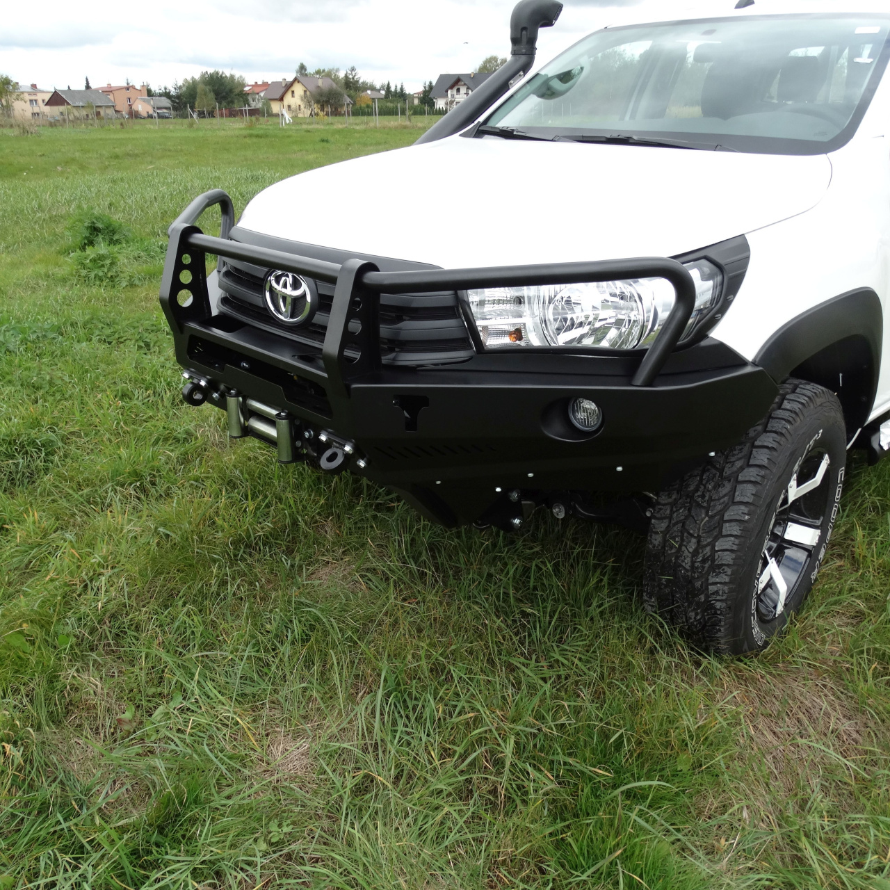 ZDERZAK PRZEDNI Z BULLBAREM DO TOYOTY HILUX REVO