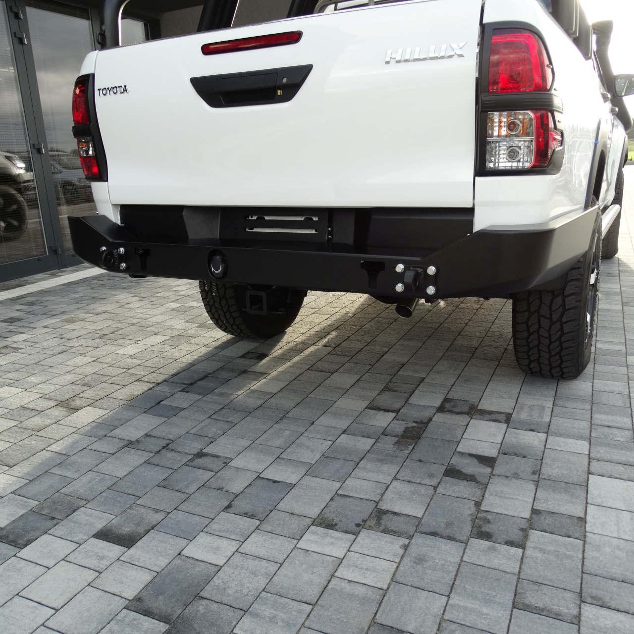 ZDERZAK TYLNY DŁUGI (belka haka z kwadratką w zestawie) Toyota Hilux