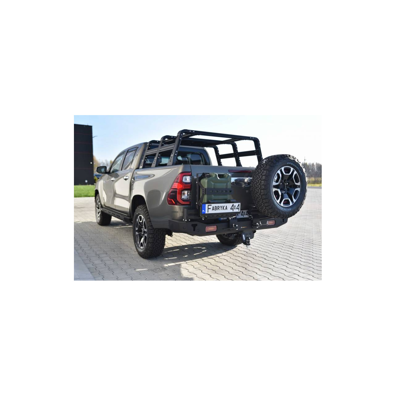 ZDERZAK TYŁ KRÓTKI Z LAMPAMI LED TOYOTA HILUX REVO 2020+