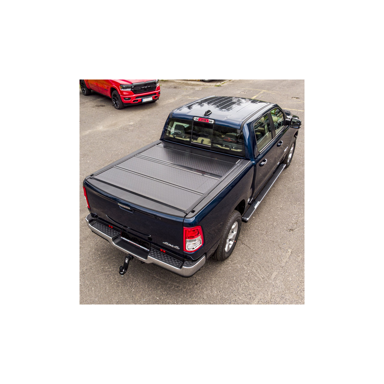 Twarda pokrywa skrzyni ładunkowej tri-fold niski profil Double Cab 5' 5" Toyota Hilux Revo 2015+