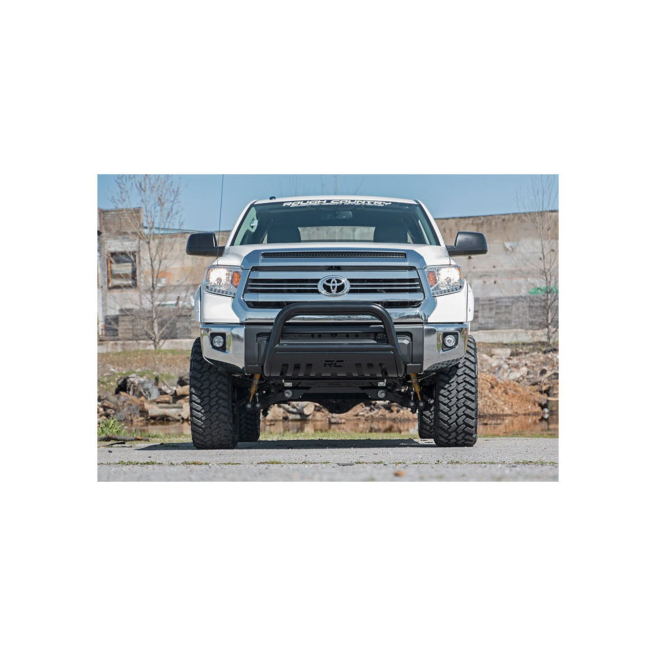 4 cale Rough Country Lift Kit Zawieszenia - Toyota Tundra 4WD 16+