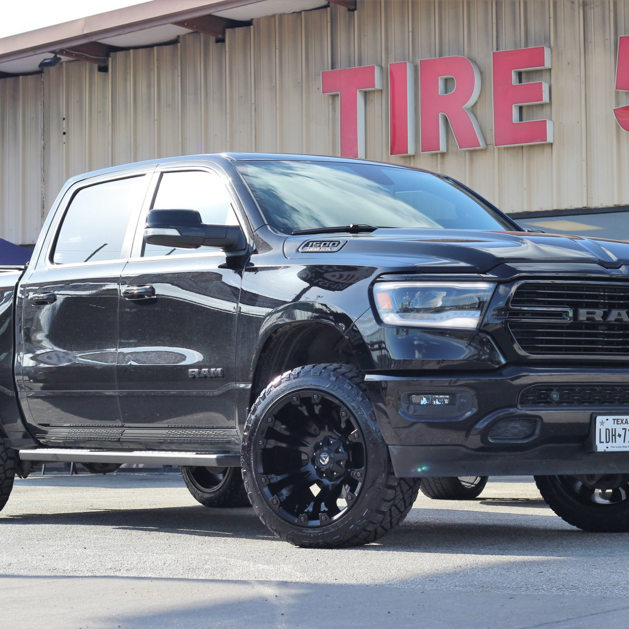 Felgi aluminiowe Fuel Covert Black 18x8 ET34 VW AMAROK Land Rover ITP.