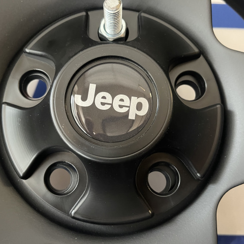 Komplet 4 sztuk dekieleków czarnych do felg o rozstawie 5x114,3 pod nakrętki JEEP