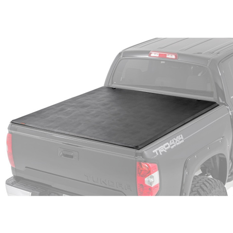 Miękka pokrywa skrzyni 5' 5" z systemem zarządzania ładunkiem Tri-Fold Rough Country - Toyota Tundra 07-
