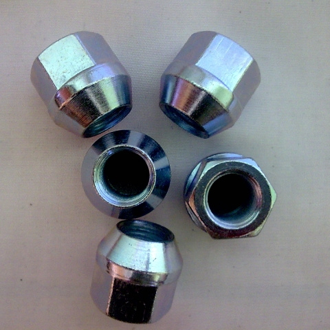 Nakrętki do felg stalowych 16x1,5" klucz 19mm Land Rover