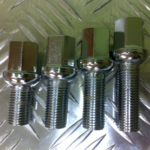 Śruby chrom sferyczne 14x1,5